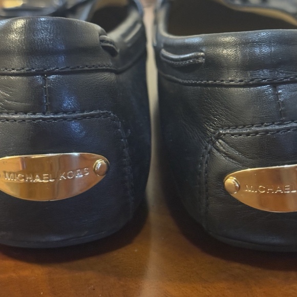 Michael Kors Black Leather Flat Loafers Moccasins With Bow Work Shoes Size 8.5 - Picture 3 of 7